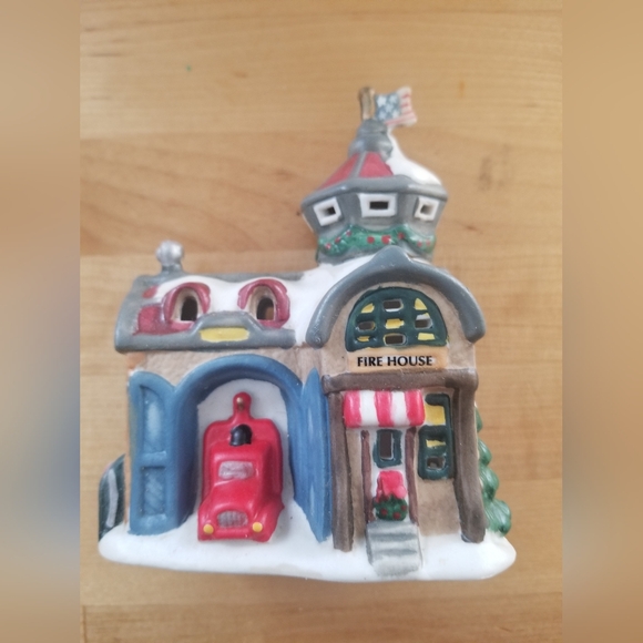 Vintage Holiday Time 6 Piece Village Collectibles House Set - Picture 8 of 10